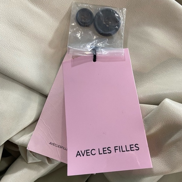 NWT Avec Les Filles Faux Leather Structured Boyfriend Blazer Cream Beige - Picture 9 of 12